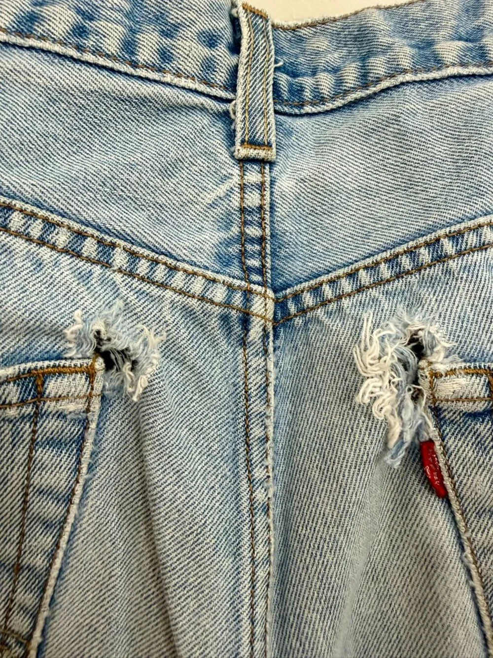Levi’s 550 Relaxed Fit Jeans W33 L32 • Heavy Distress • Vintage • Authentic Wear